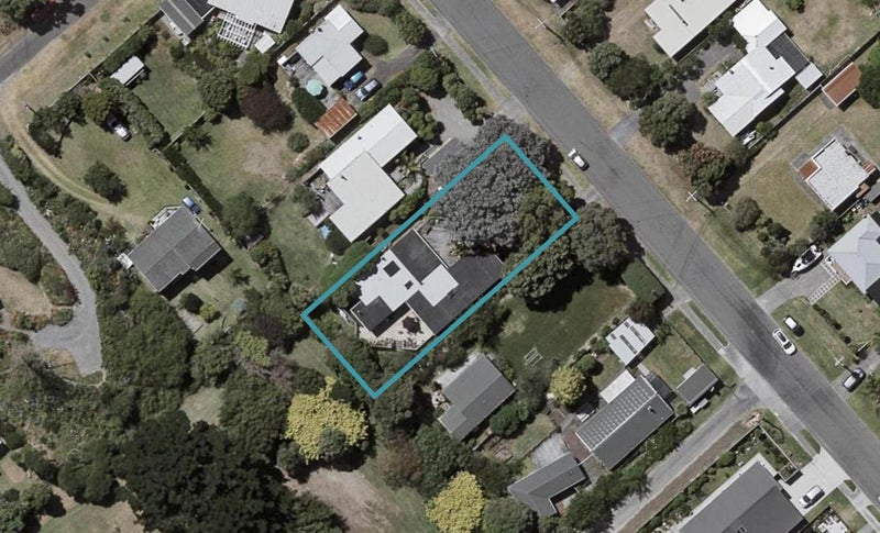 18 Rangihiroa Street, Waikanae Beach, Waikanae - Carousel 1