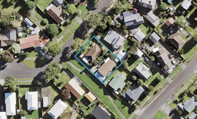 2/14 Compass Place, Te Atatu Peninsula, Auckland - Carousel 1