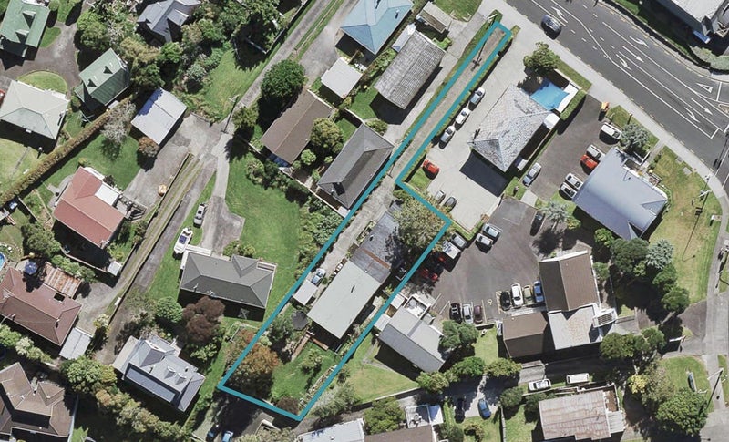 1/6 Kaipatiki Road, Glenfield, Auckland - Carousel 1