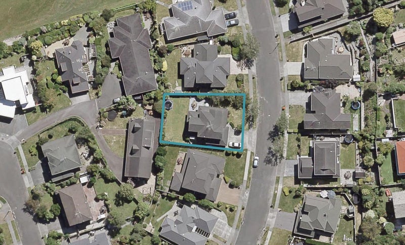 11 Clearwater Terrace, Brown Owl, Upper Hutt - Carousel 1