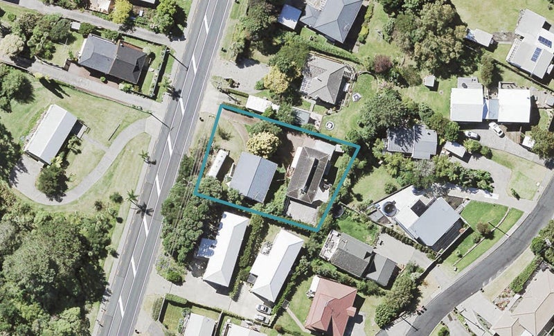 2/717 Beach Road, Browns Bay, Auckland - Carousel 1