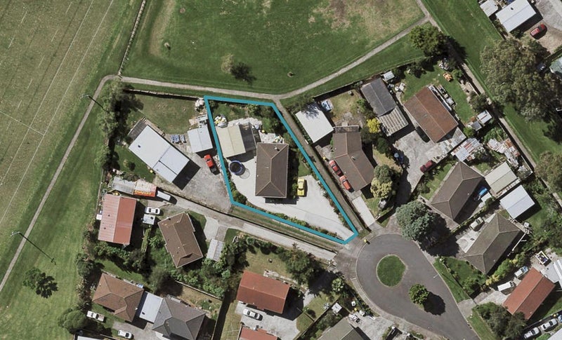 14 Pesaro Place, Clover Park, Auckland - Carousel 1