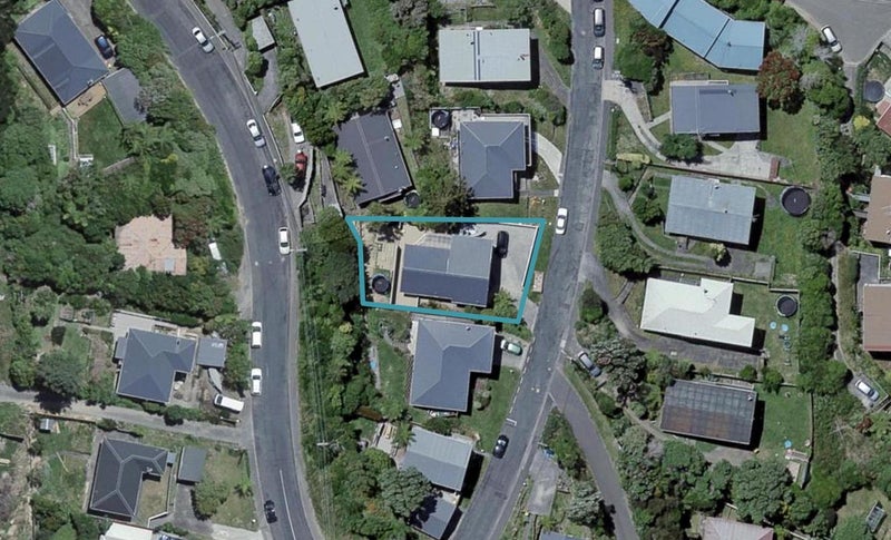 5 Alwyn Place, Newlands, Wellington - Carousel 1