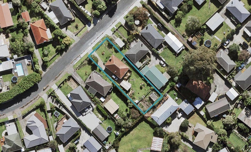 9 Brookfield Road, Te Atatu Peninsula, Auckland - Carousel 1