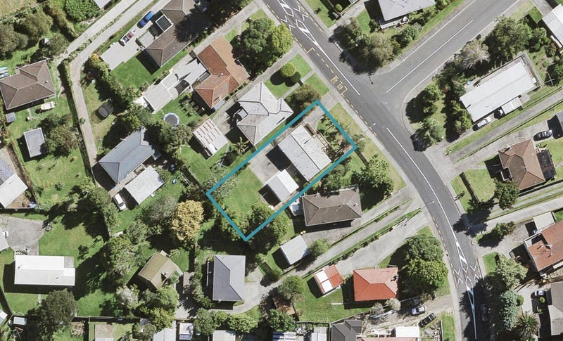 28 Castleford Street, Green Bay, Auckland - Carousel 1