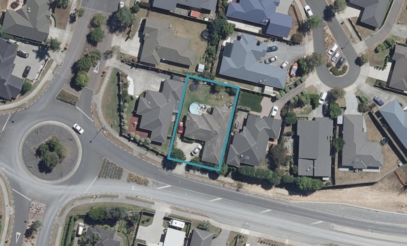 8 Thomas Road, Huntington, Hamilton - Carousel 1
