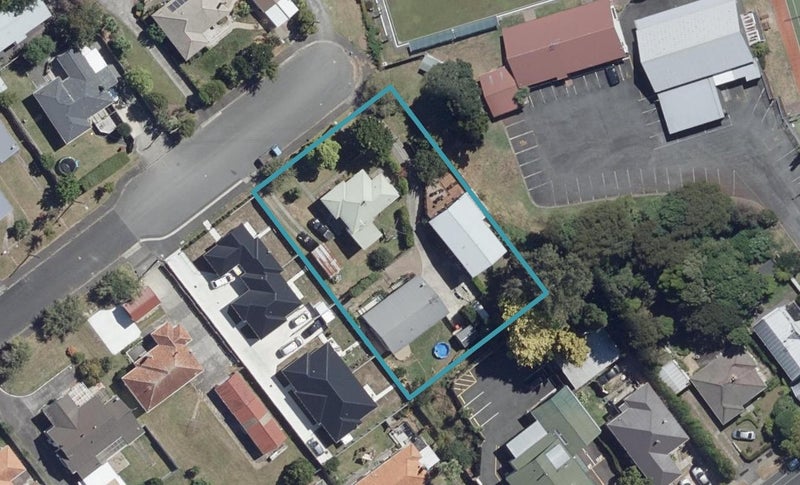 1 Windsor Road, Maeroa, Hamilton - Carousel 1