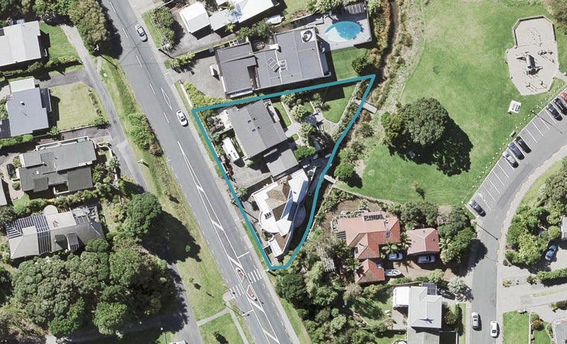 2/301 Beach Road, Campbells Bay, Auckland - Carousel 1