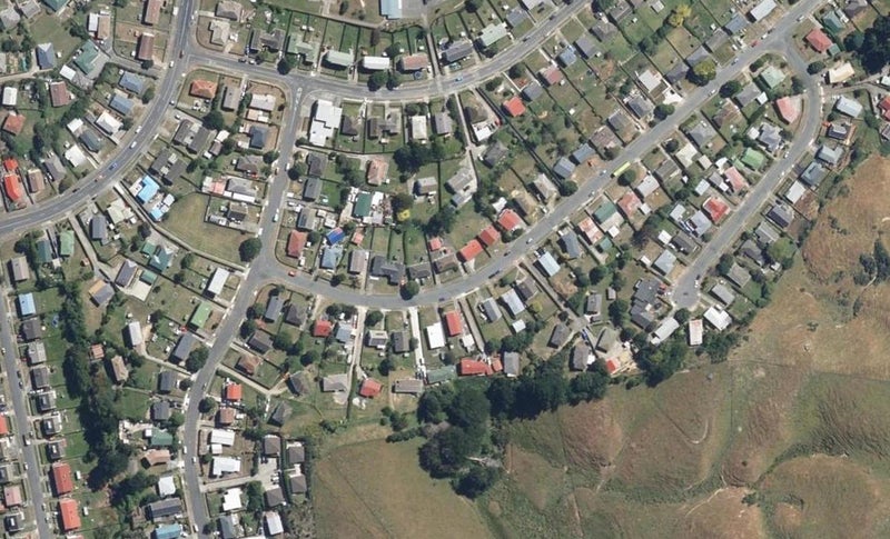 13 Arahura Crescent, Waitangirua, Porirua - Carousel 1