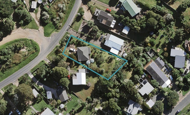 12 Kennedy Road, Surfdale, Waiheke Island - Carousel 1