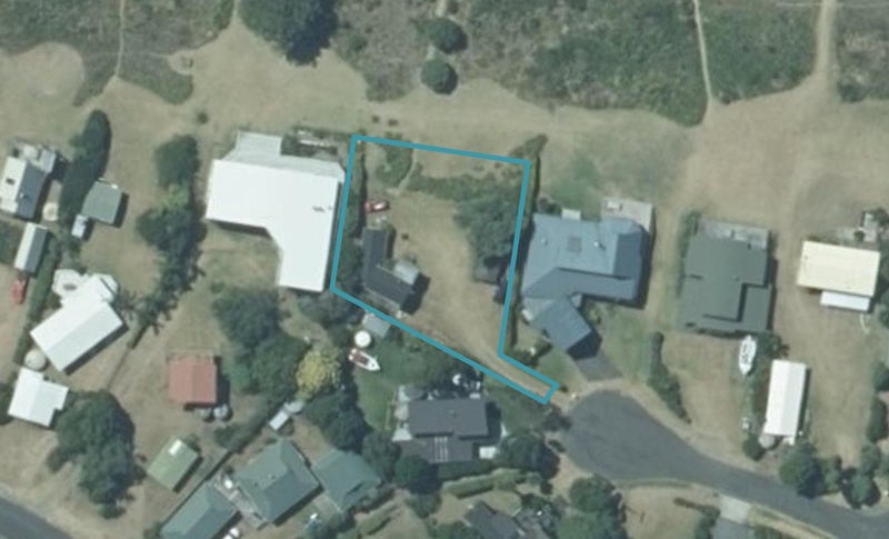 7 Endeavour Place, Cooks Beach, Whitianga - Carousel 1