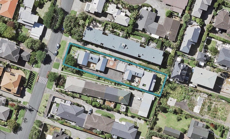 1/19 Saltburn Road, Milford, Auckland - Carousel 1