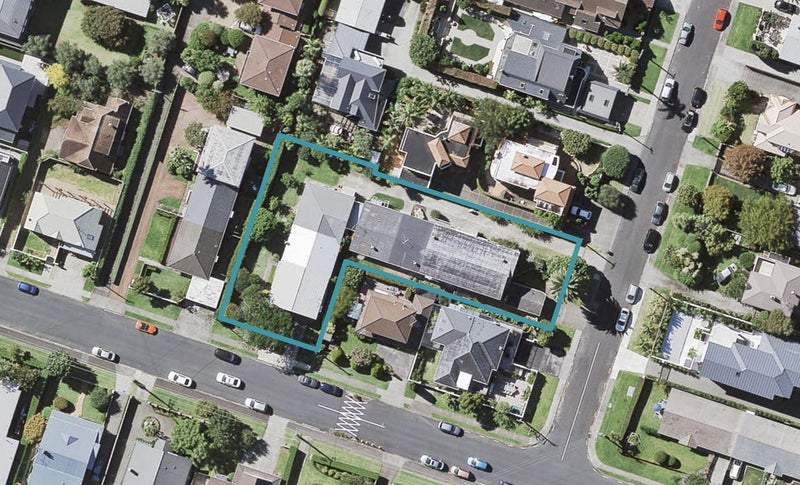 2/4 Cecil Road, Milford, Auckland - Carousel 1