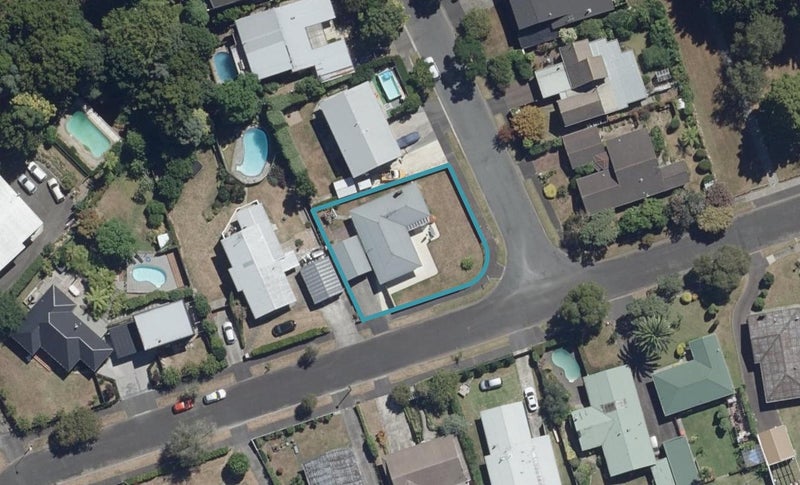 17 Clements Crescent, Queenwood, Hamilton - Carousel 1