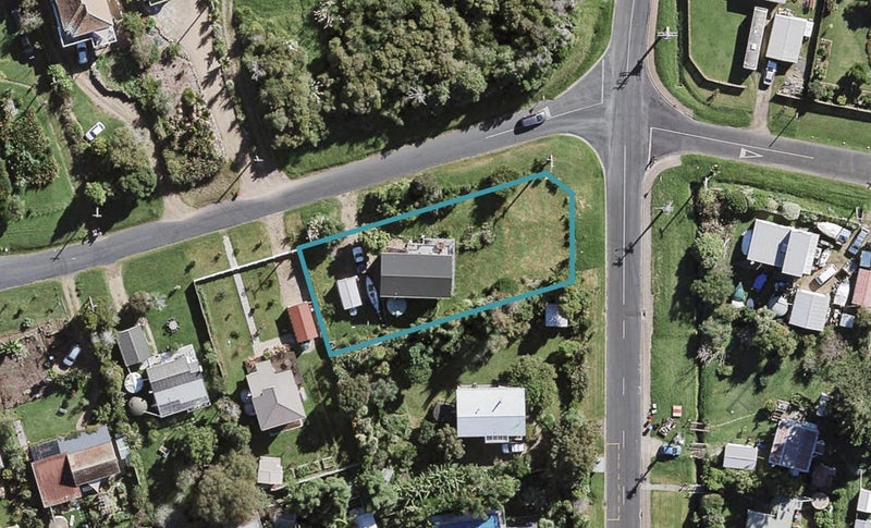11 Nikau Road, Oneroa, Waiheke Island - Carousel 1