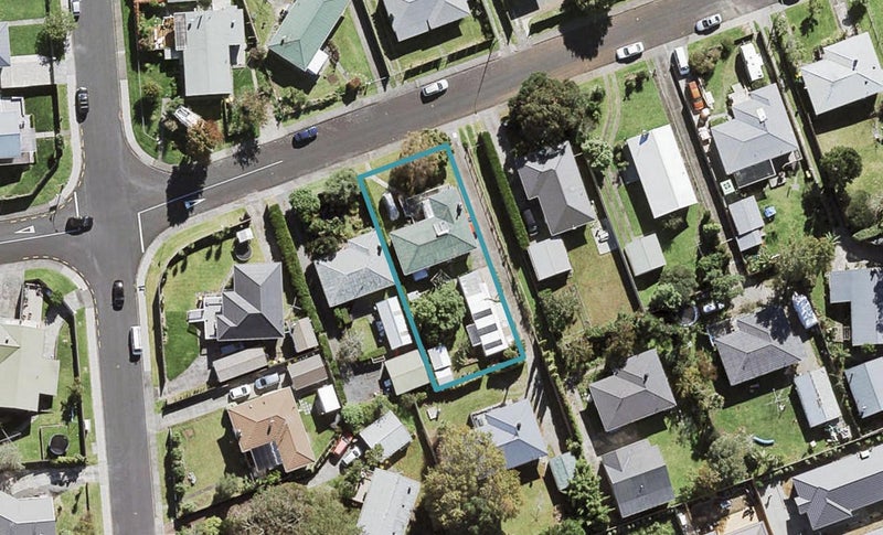 32 Melba Street, Beach Haven, Auckland - Carousel 1