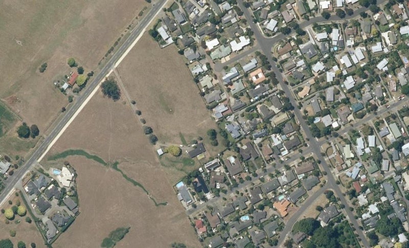 21 Selby Lane, HAVELOCK NORTH - Carousel 1