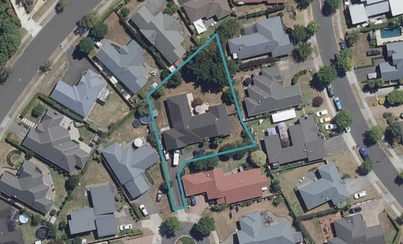 15 Stratford Place, Huntington, Hamilton - Carousel 1