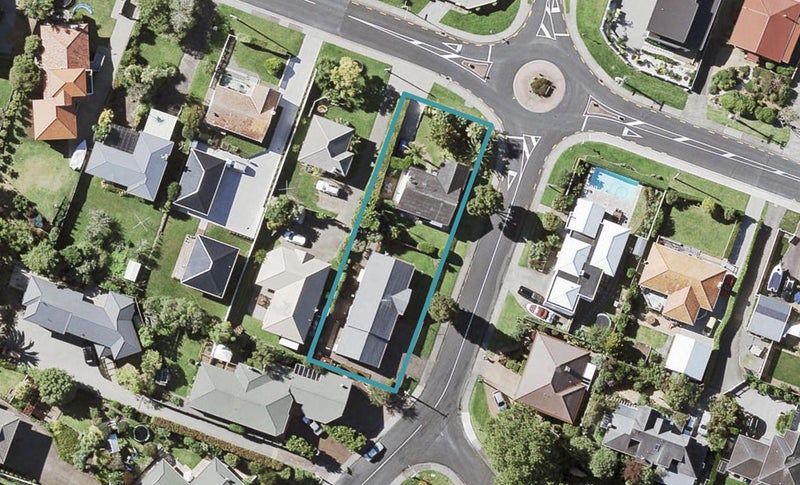1/47 Beach Road, Mellons Bay, Auckland - Carousel 1
