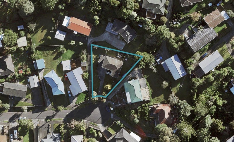 12 Marconi Place, New Windsor, Auckland - Carousel 1