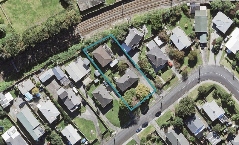 2/20 Tahi Terrace, Glen Eden, Auckland - Carousel 1