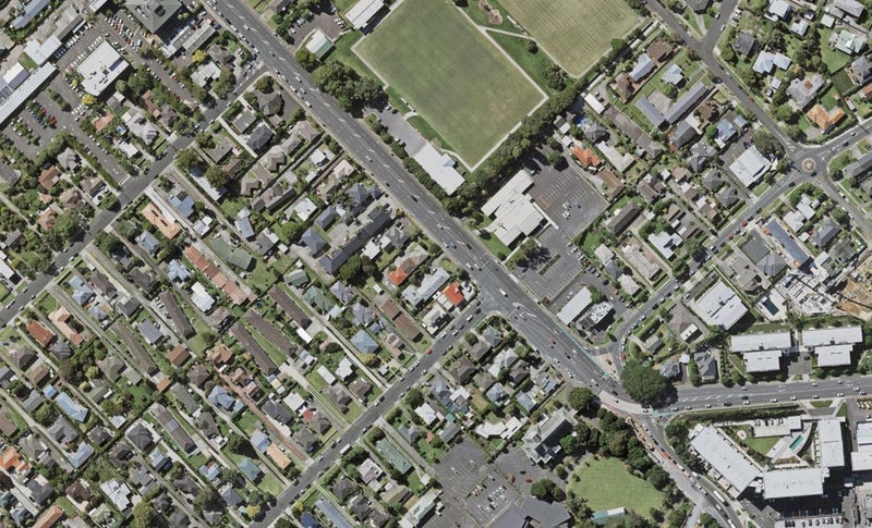 2/22 Taharoto Road, Takapuna, Auckland - Carousel 1