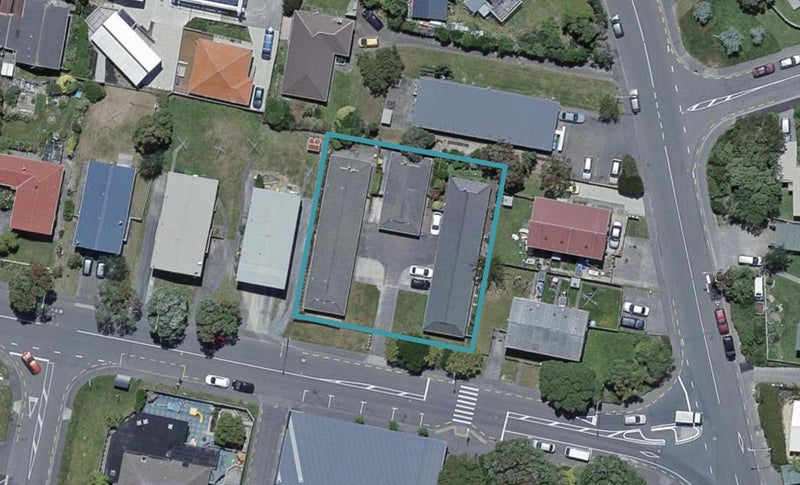 4/4 Stewart Drive, Newlands, Wellington - Carousel 1