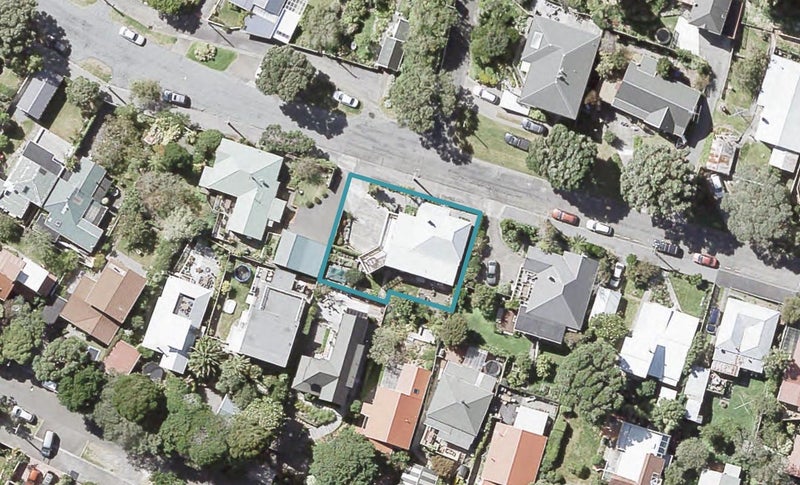 12 Totara Street, Eastbourne, Lower Hutt - Carousel 1