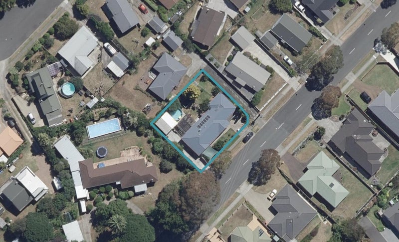 24 Dixon Road, Fitzroy, Hamilton - Carousel 1