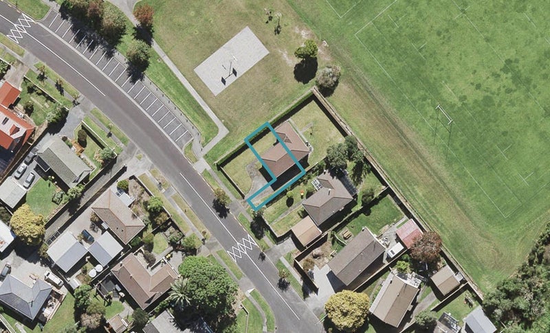21B Granville Drive, Massey, Auckland - Carousel 1