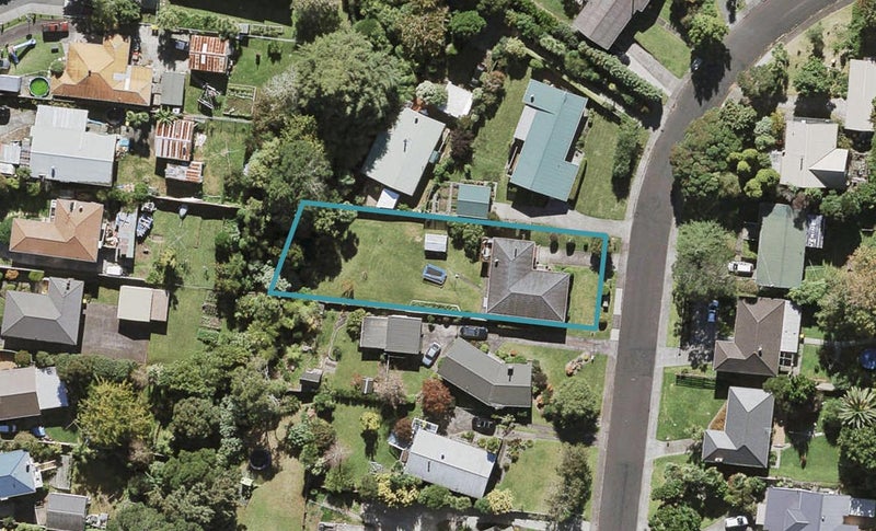46 Kingdale Road, Henderson, Auckland - Carousel 1