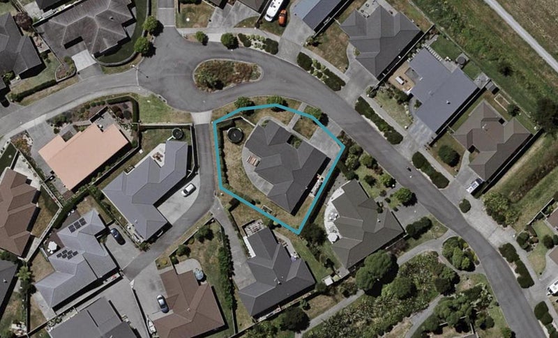 32 Simpson Crescent, Raumati Beach, Paraparaumu - Carousel 1