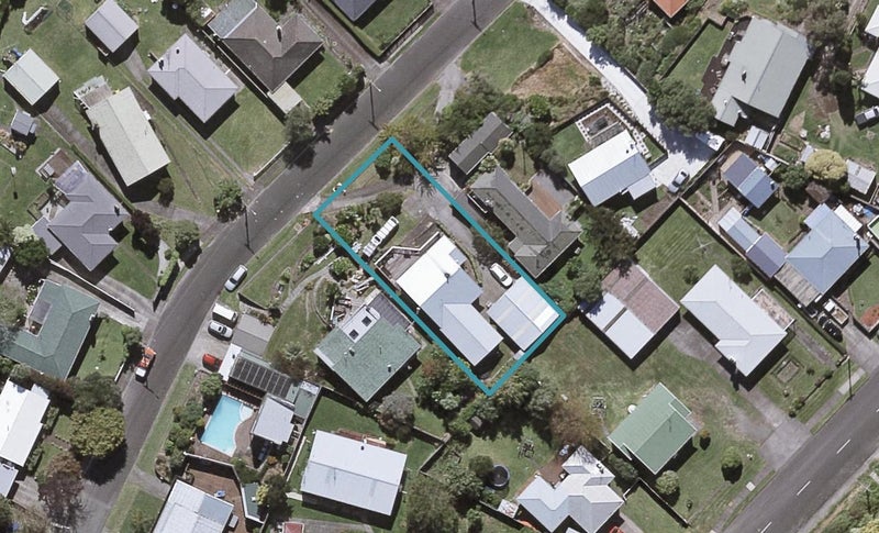 5 Gordon Street, Glen Avon, New Plymouth - Carousel 1