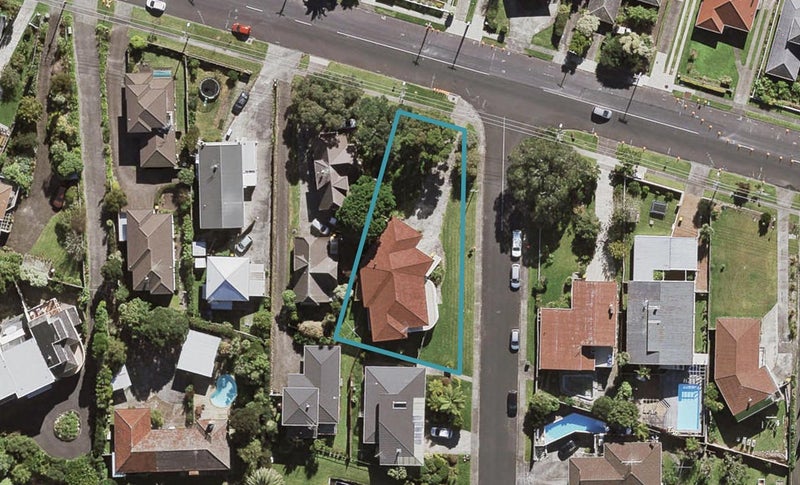 58 Raleigh Road, Northcote, Auckland - Carousel 1