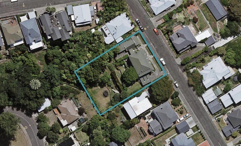 10 Colenso Avenue, Hospital Hill, Napier - Carousel 1