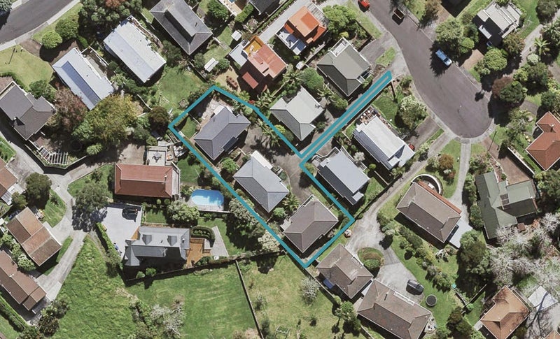 2/7 Lynngate Place, Hillcrest, Auckland - Carousel 1