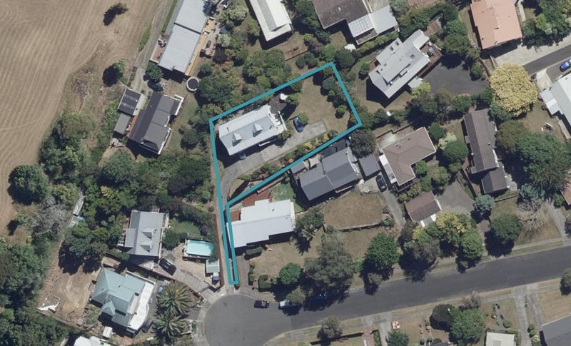 12 Nikau Place, Pukete, Hamilton - Carousel 1