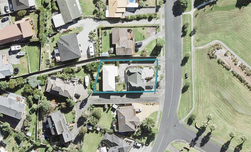 1/33 William Bayes Place, Red Beach, Whangaparāoa - Carousel 1