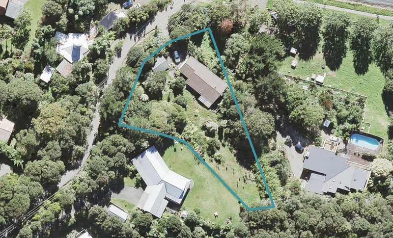 2 Hayes Road, Henderson Valley, Auckland - Carousel 1