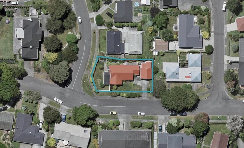 16 Richmond Avenue, Waikanae - Carousel 1