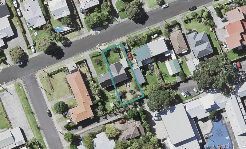11 Westwell Road, Belmont, Auckland - Carousel 1