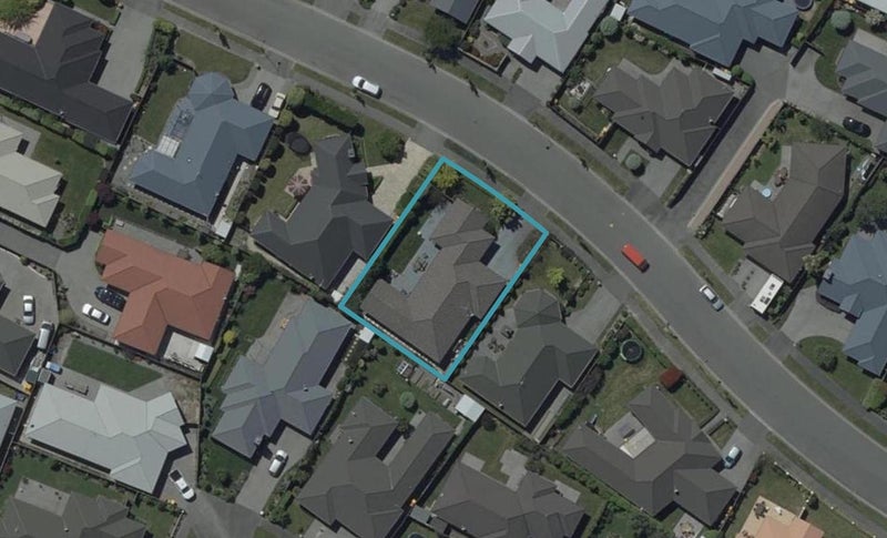 15 Burbank Drive, Aidanfield, Christchurch - Carousel 1