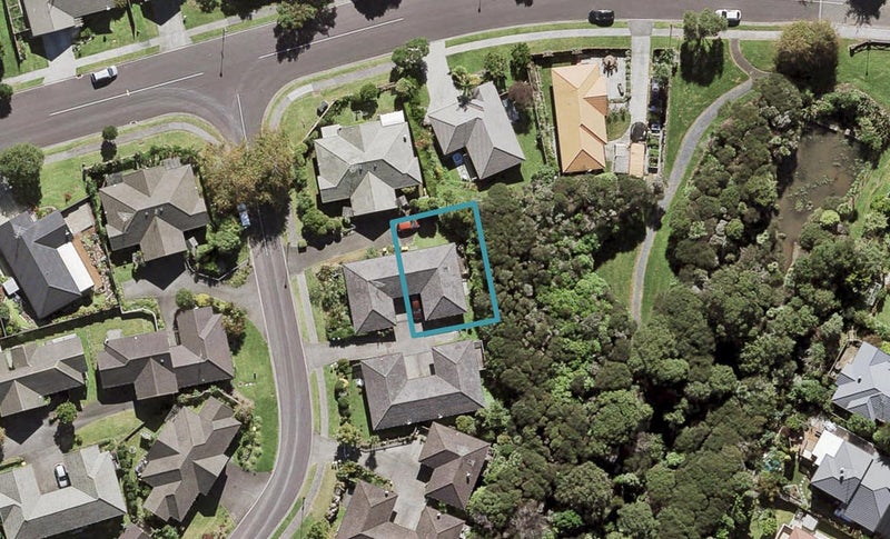 8 Regents Park Place, Westgate, Auckland - Carousel 1