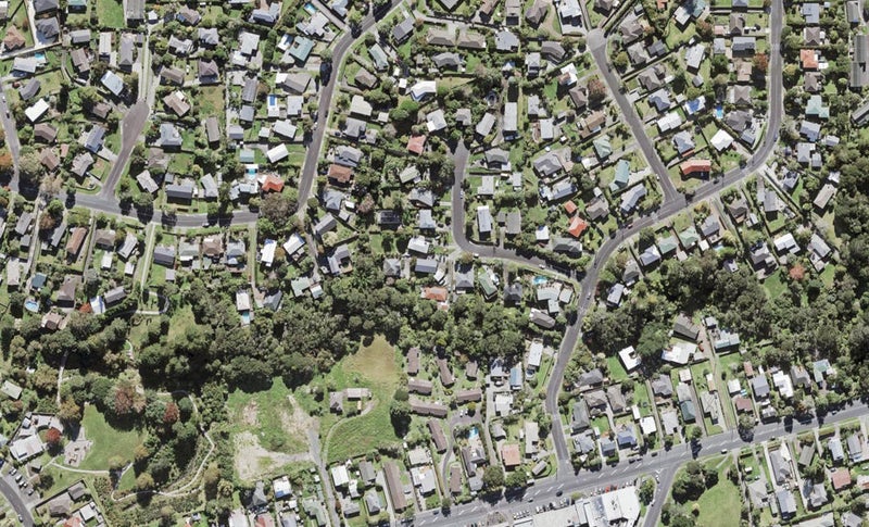 12 Thuja Street, Green Bay, Auckland - Carousel 1