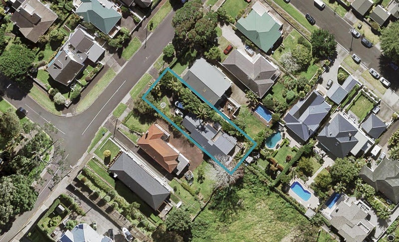 16 Summit Drive, Mount Albert, Auckland - Carousel 1