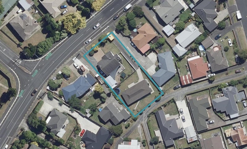 17 Forest Lake Road, Forest Lake, Hamilton - Carousel 1