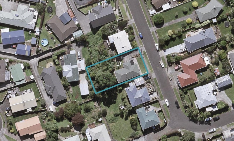 19 York Crescent, Westown, New Plymouth - Carousel 1