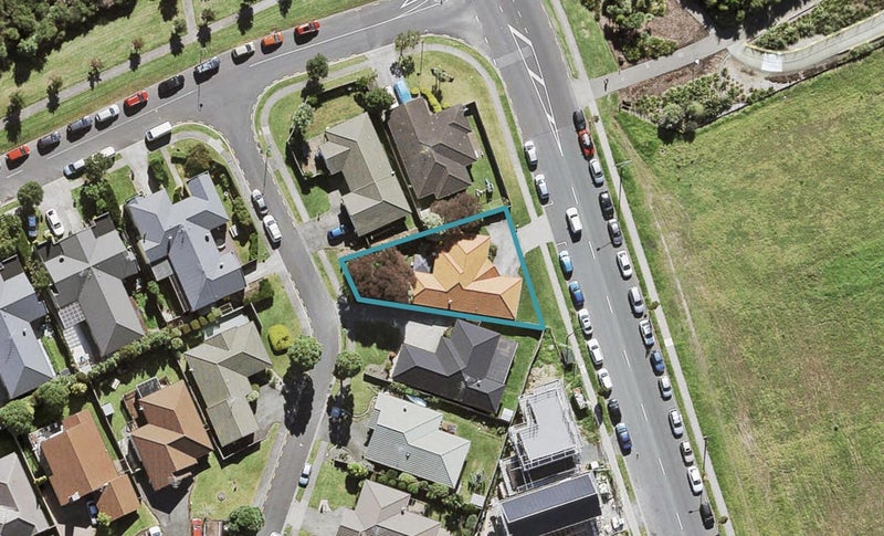 21 Westgate Drive, Westgate, Auckland - Carousel 1