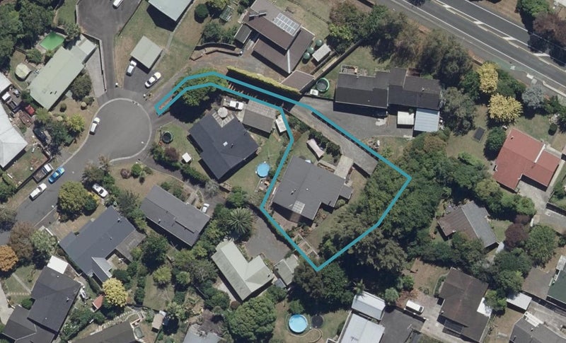 10 Lorraine Place, Glenview, Hamilton - Carousel 1