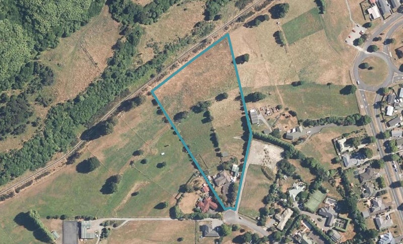 16 Malcolm Gillies Grove, Totara Park, Upper Hutt - Carousel 1